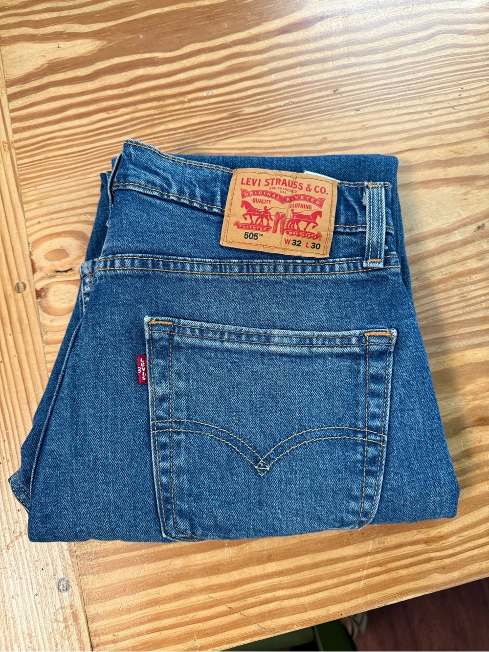 Levi's 505 Regular Fit Men's Jeans - Medium blue with stretch - NWT